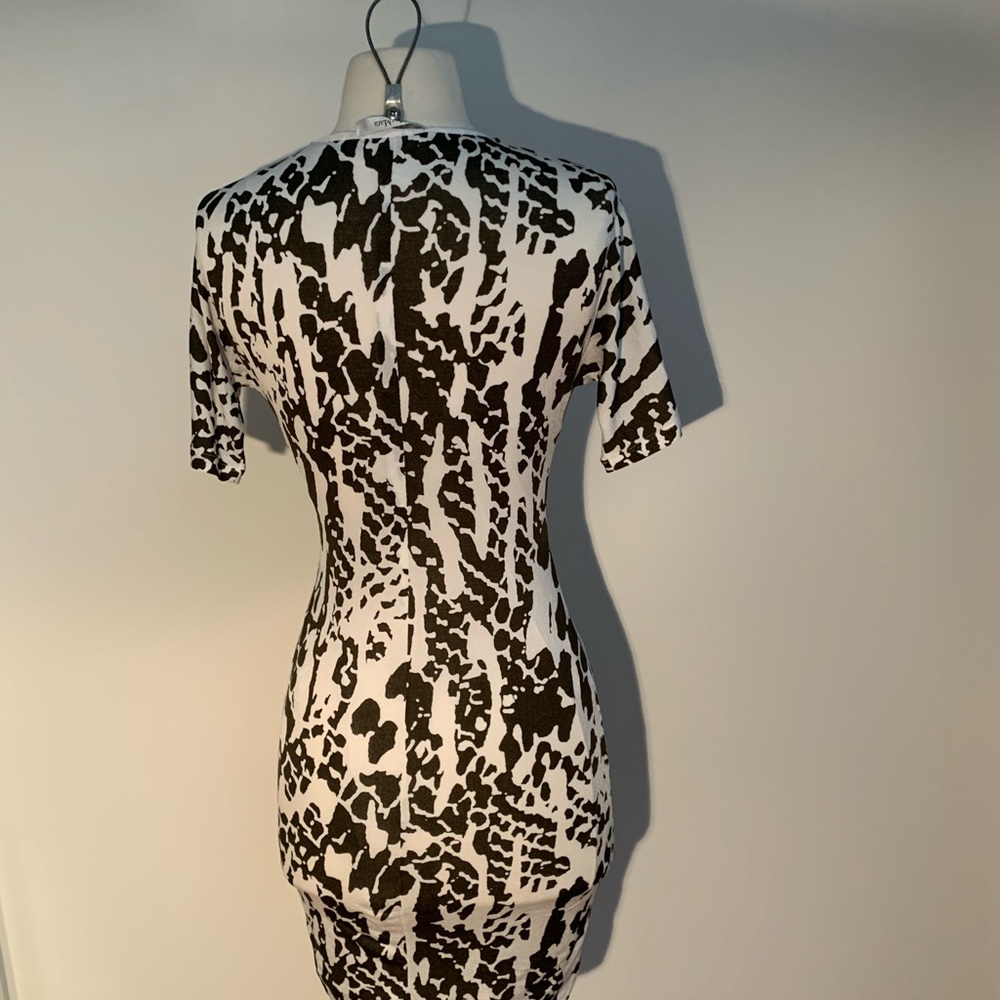 MaxMara Print Dress Super Flattering! - Picture 4 of 8